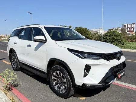 TOYOTA SW4